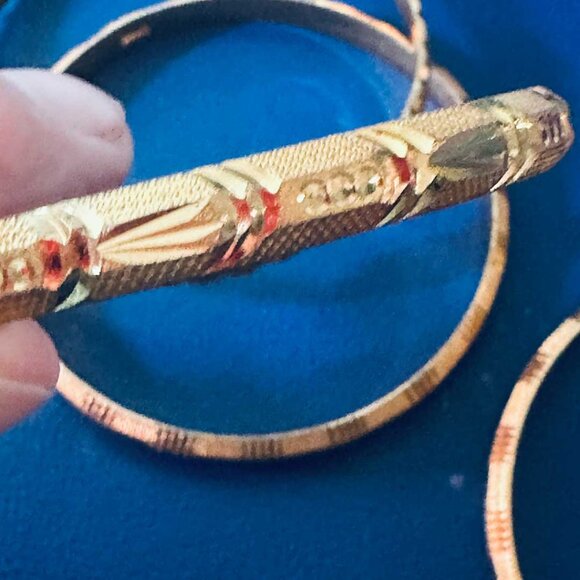 22CT Set of 5 Gold-Tone Textured Bangle Bracelets - Stamped - Picture 6 of 6